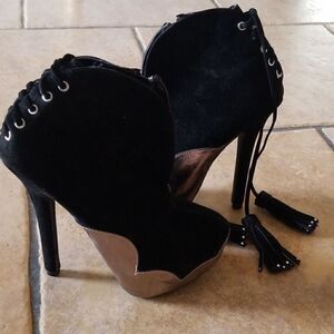 NWOB Wild Rose TwoTone Booties